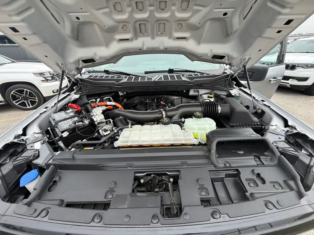 Used 2025 Silver Ford XLT image 20
