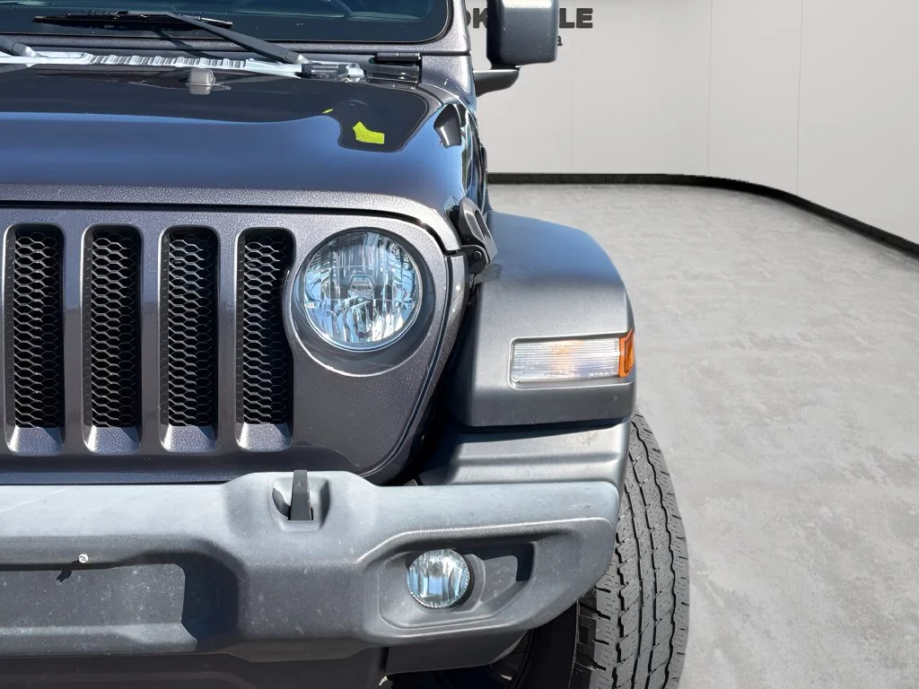 Used 2021 Granite Crystal Metallic Clearcoat Jeep Unlimited Sport image 5