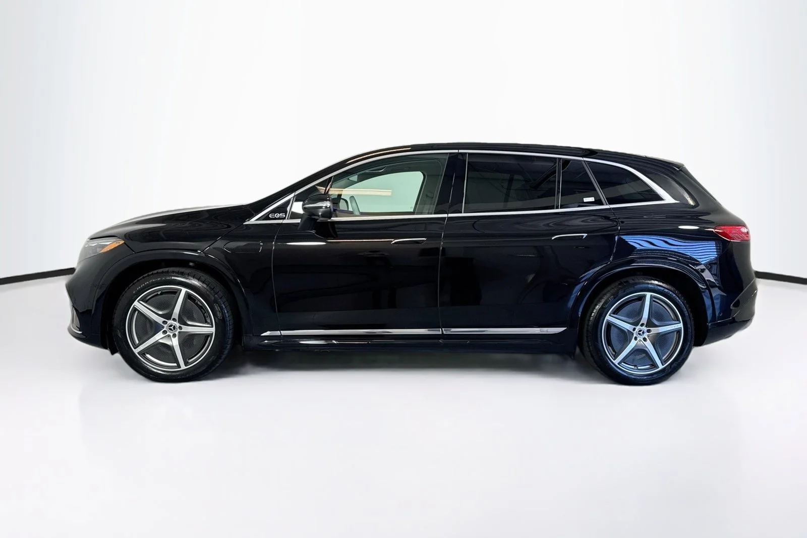 Used 2023 Obsidian Black Metallic Mercedes-Benz EQS 580 image 8