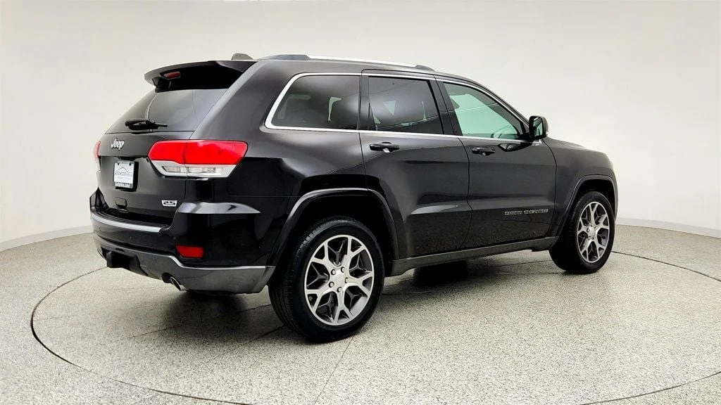 Used 2018 Diamond Black Crystal Pearlcoat Jeep Sterling Edition 4x2 *Ltd Avail* Luxury & Active Safety Groups image 5