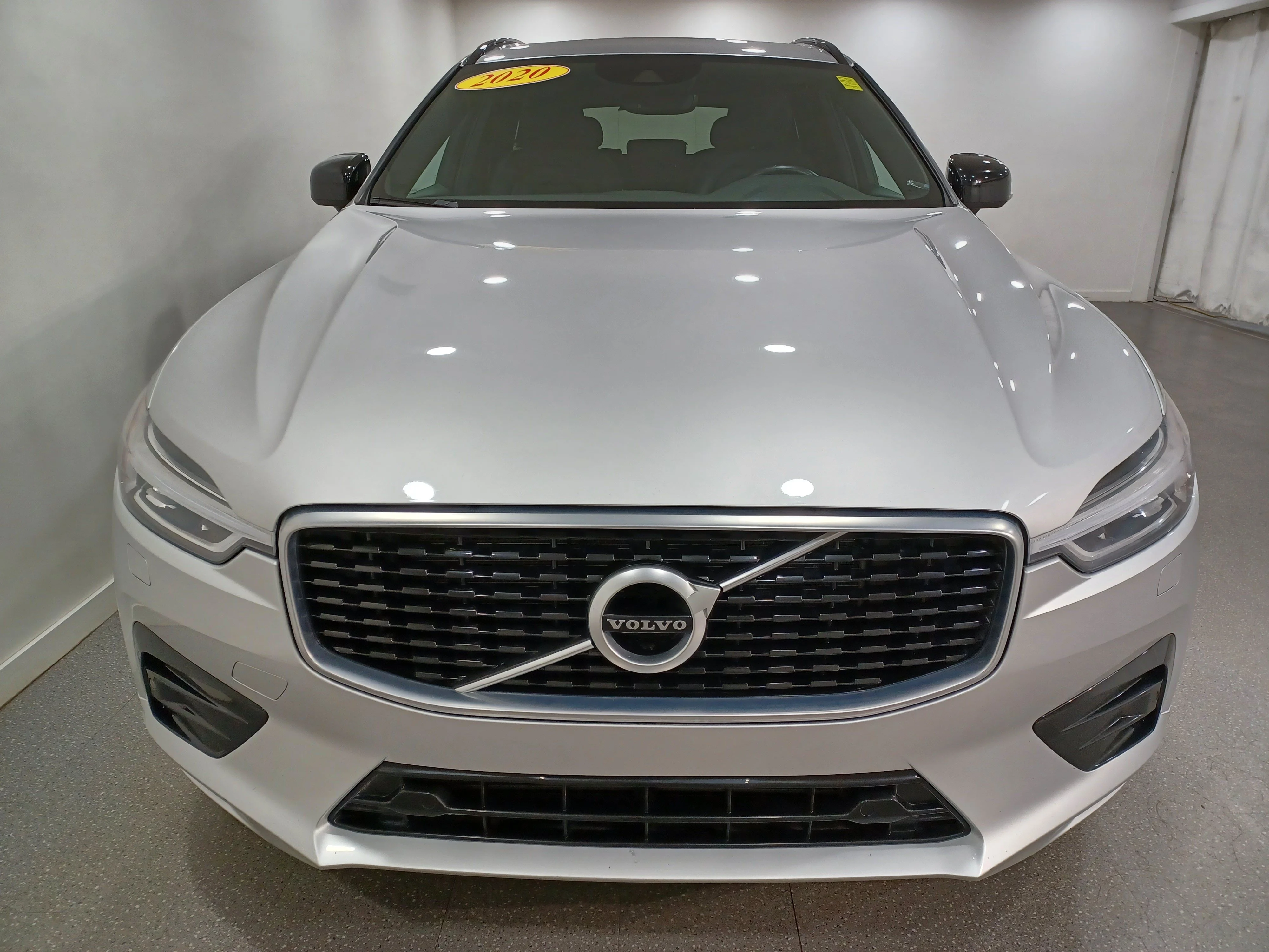 Certified Used 2020 Silver Volvo T6 R-Design AWD*Adaptive Cruise | Nav | Pano Roof | Htd Leather | Lane Keep Assist | Park Assist image 3