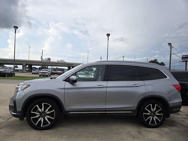 Used 2021 Lunar Silver Metallic Honda Touring w/Rear Captain