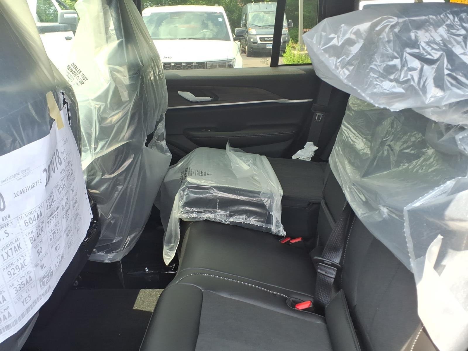 New 2026 Baltic Gray Metallic Clear-Coat Exterior Paint Jeep Altitude image 8