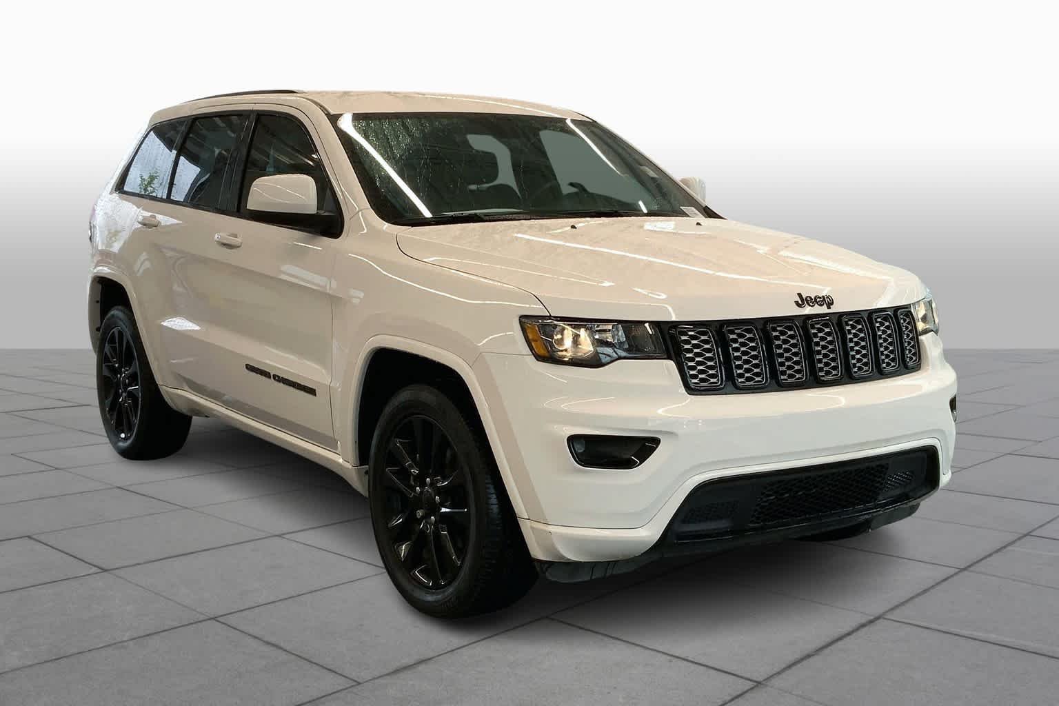 Used 2018 Bright White Clearcoat Jeep Altitude image 3