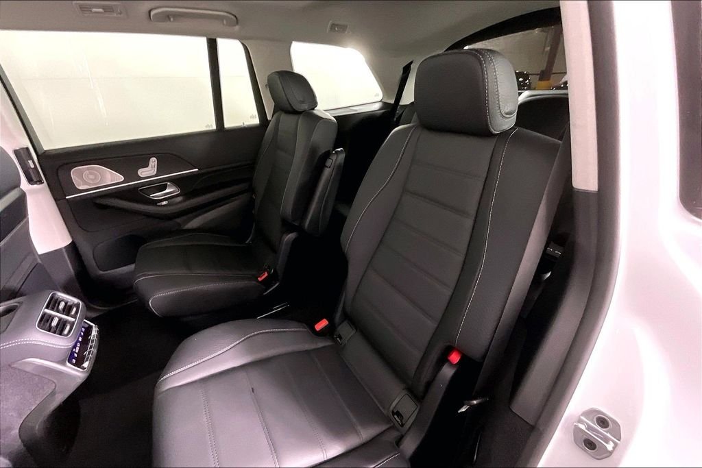 New 2026 MANUFAKTUR Moonlight White Metallic Mercedes-Benz GLS 450 image 10
