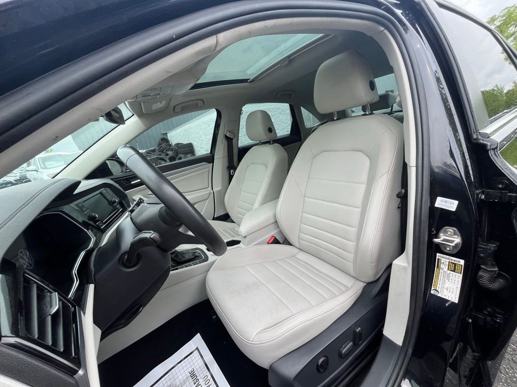 Certified Used 2024 Black Volkswagen 1.5T SE image 11