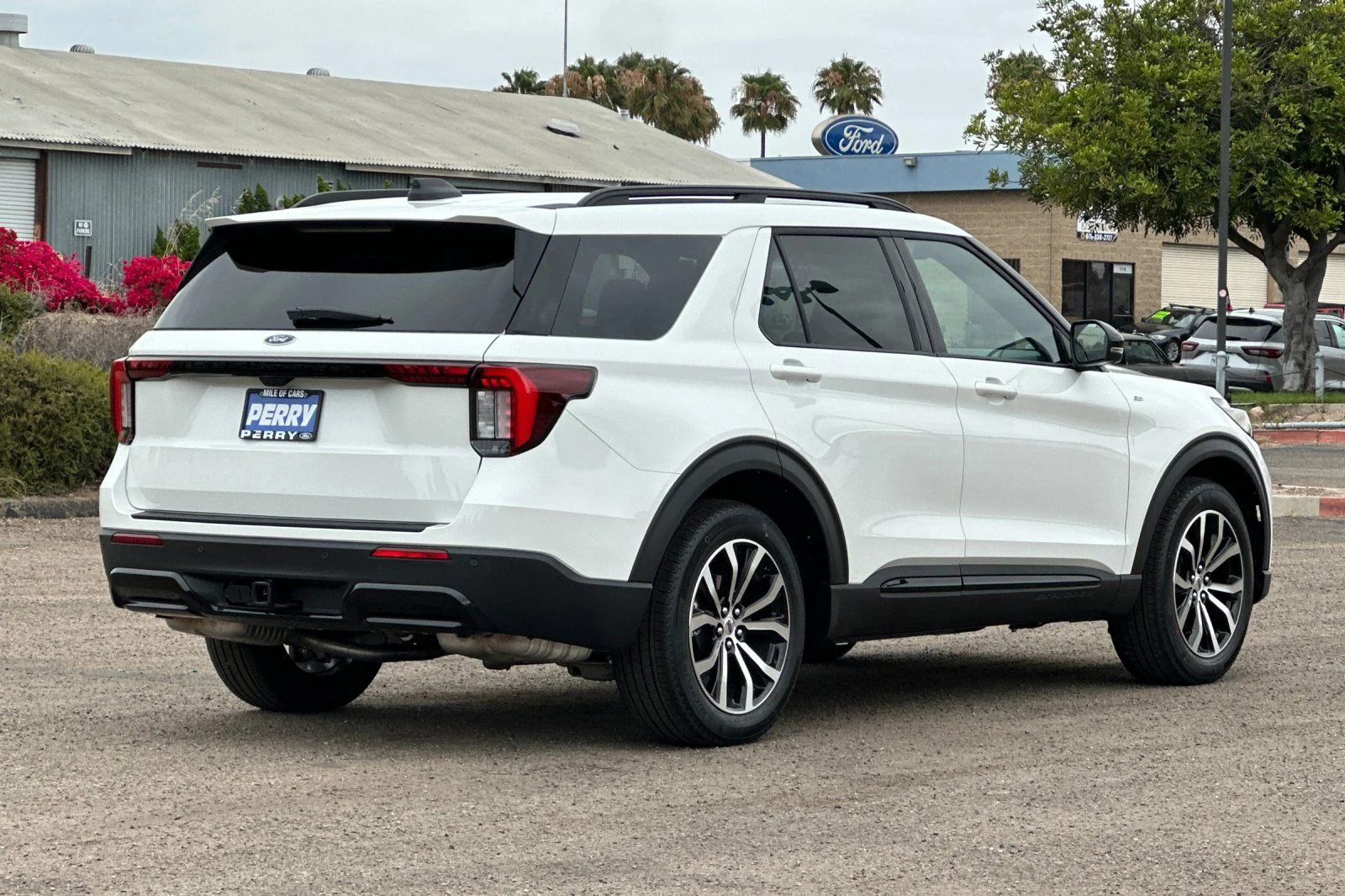 New 2026 Star White Metallic Tri-Coat Ford ST-Line image 3