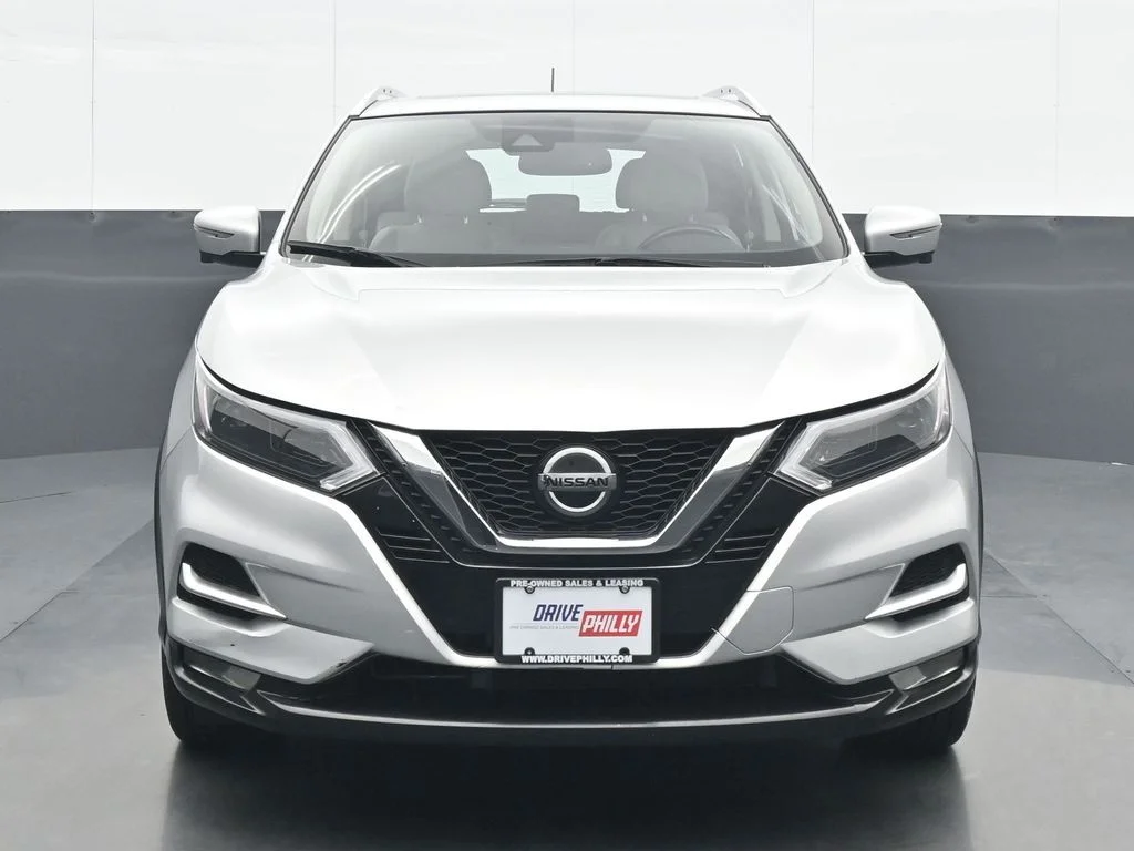 Used 2021 Silver Nissan SL image 1