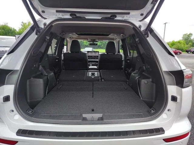 New 2025 White Mitsubishi Trail Edition image 33