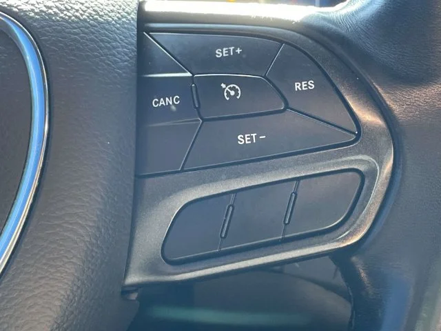 Used 2023 White Dodge SXT image 22