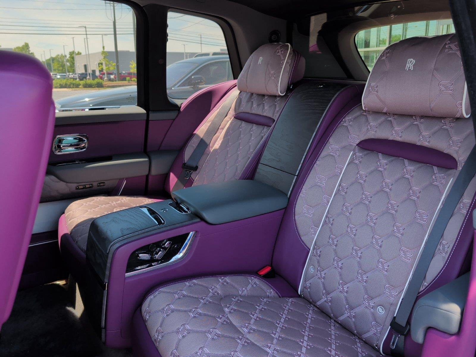 Used 2025 Belladonna Purple Rolls-Royce  image 33