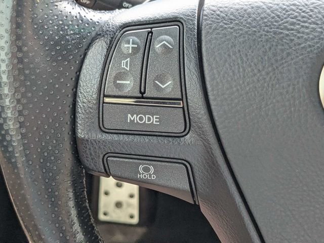 Used 2016 White Lexus 460 image 26