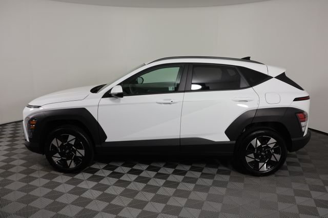 Used 2025 White Hyundai SEL image 5