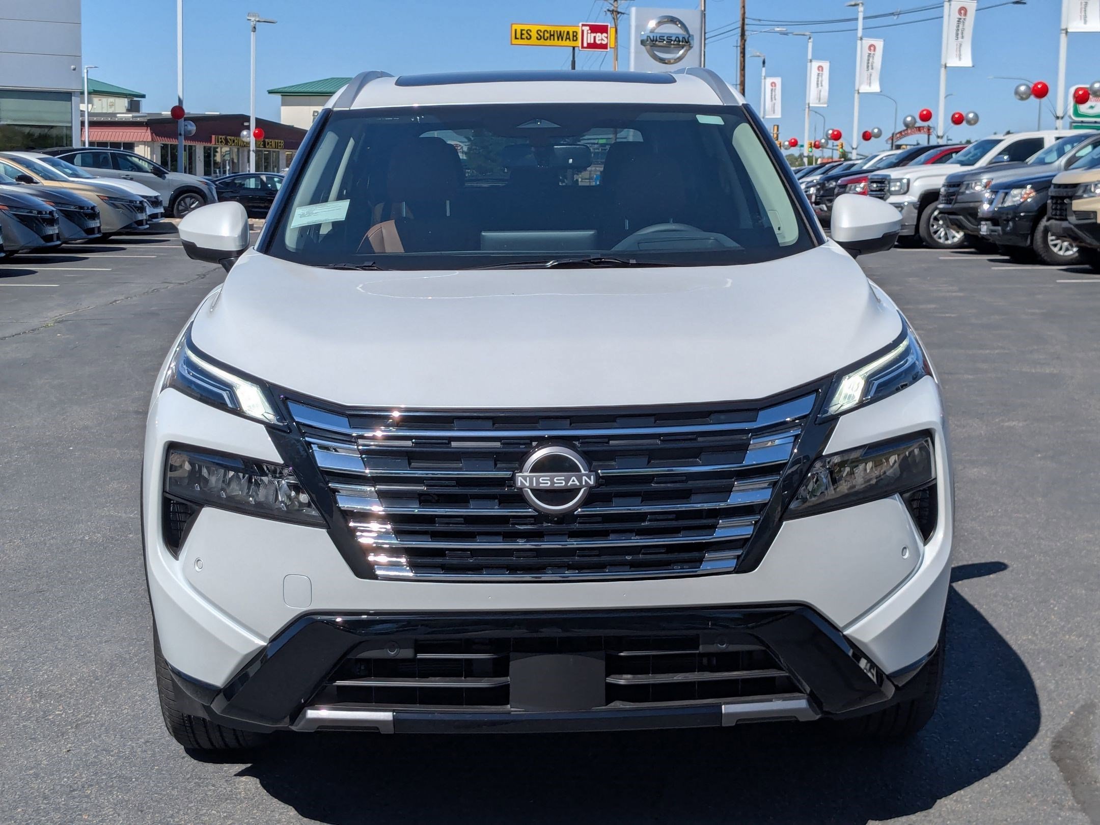 New 2026 Everest White Pearl Tricoat Nissan Platinum image 9