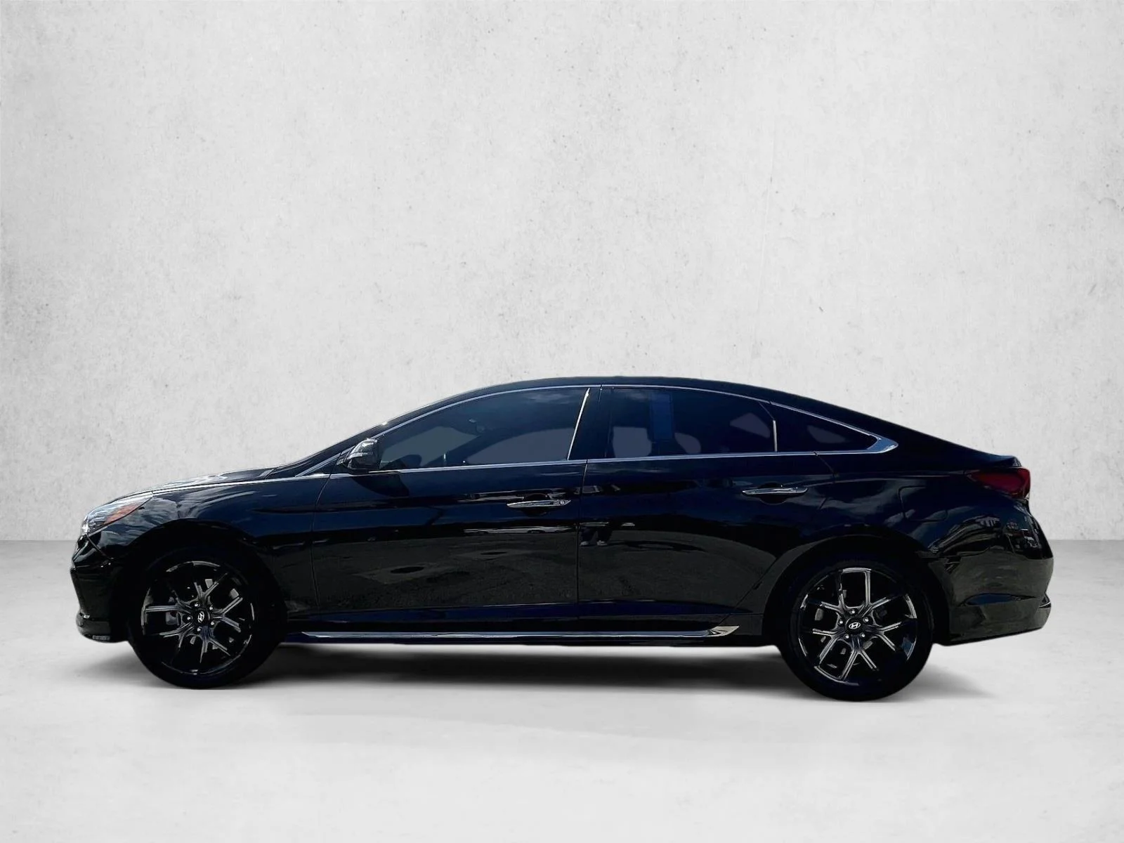 Used 2018 Phantom Black Hyundai Limited image 6