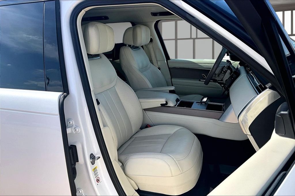 Certified Used 2024 Ostuni Pearl White Metallic Land Rover Autobiography image 7