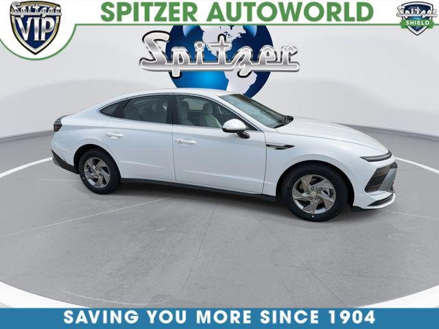 New 2026 White Hyundai SE image 10