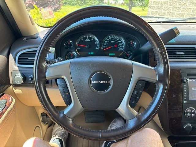 Used 2014 White Diamond Tricoat GMC Denali image 19