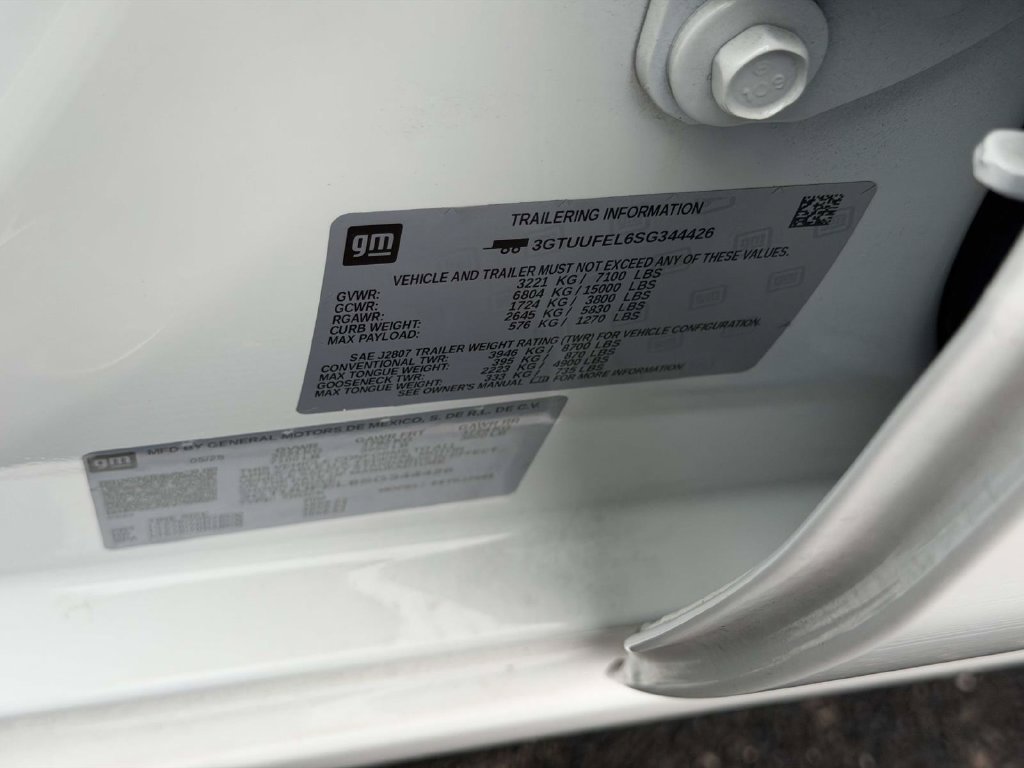 Used 2025 White GMC AT4X image 26