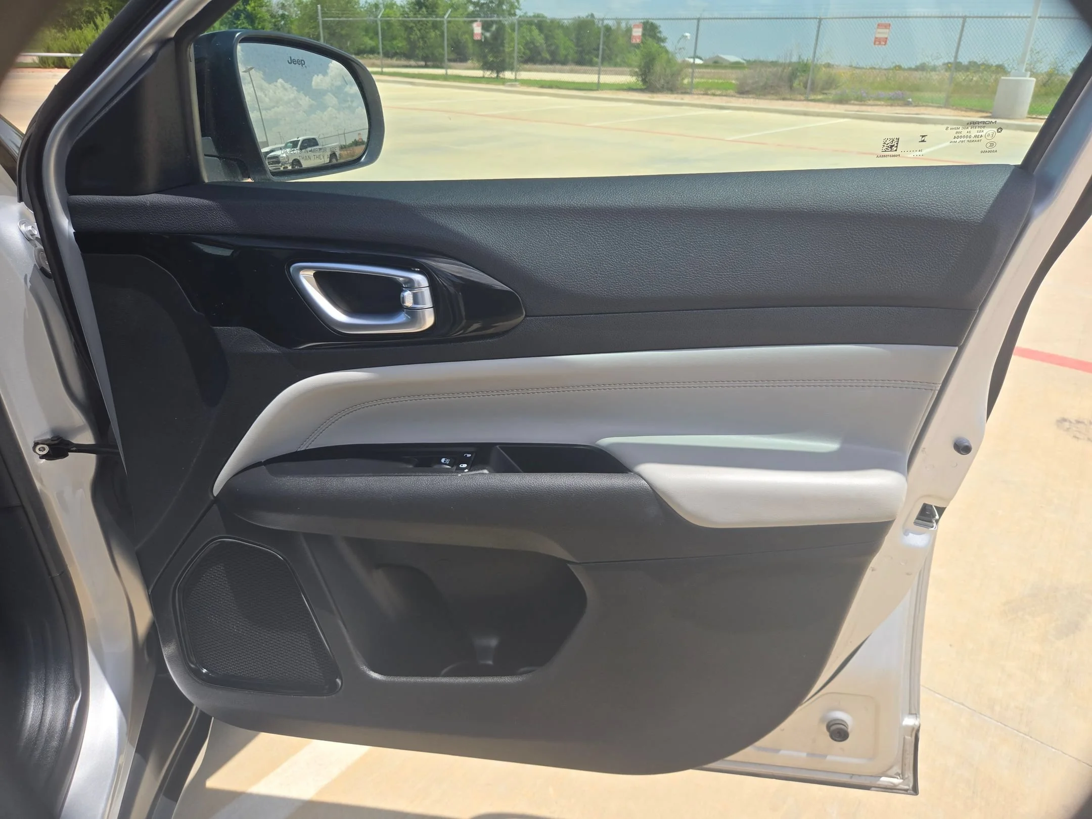 Used 2025 Silver Jeep Limited image 26