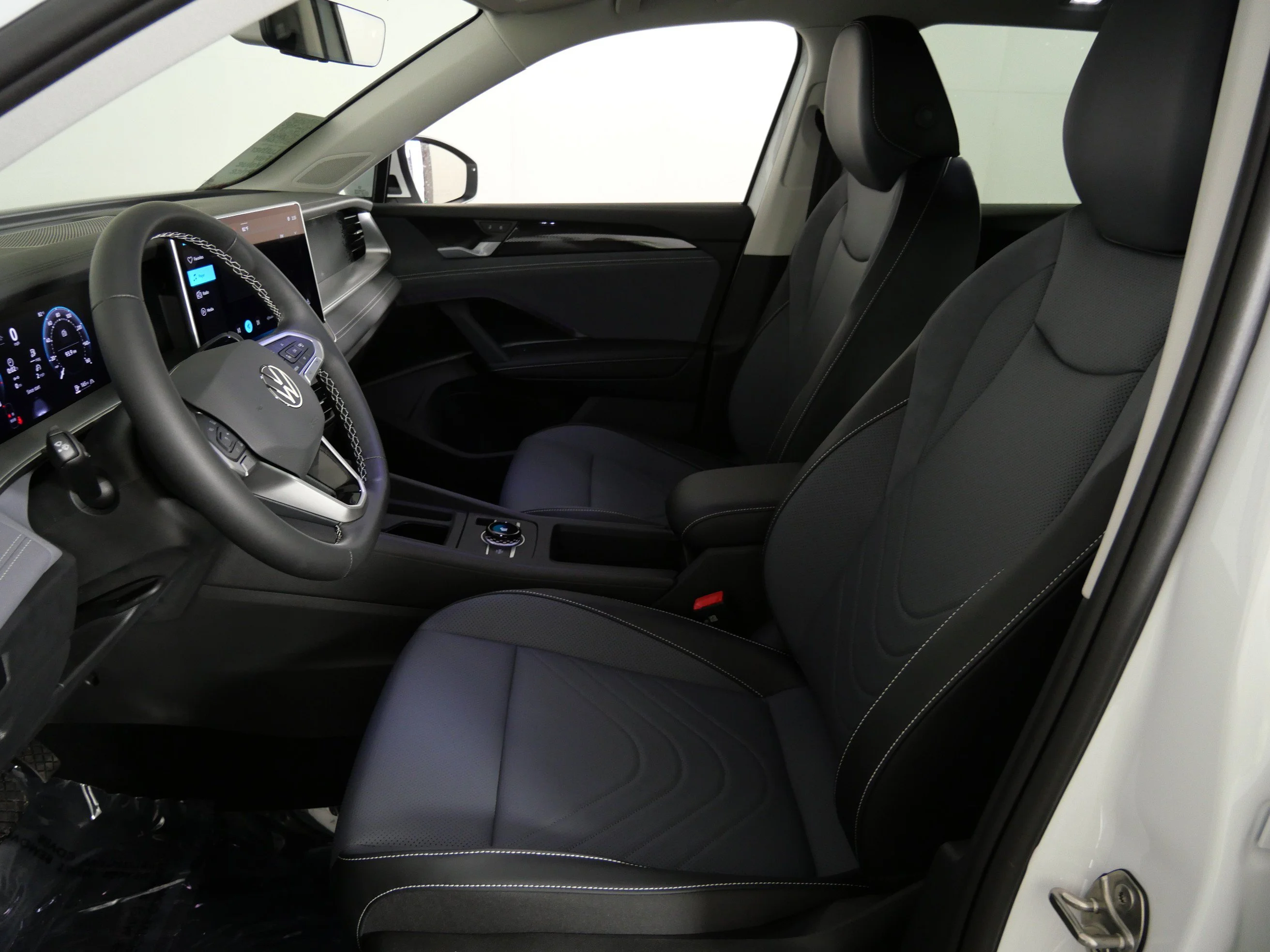 New 2026 Pure White Volkswagen SE image 21