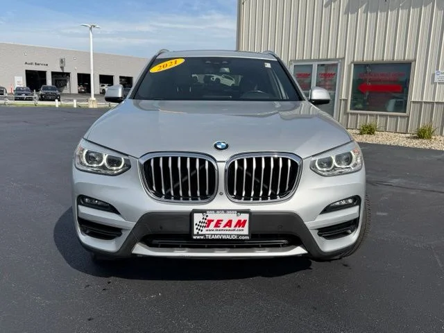 Used 2021 Silver BMW xDrive30i image 2
