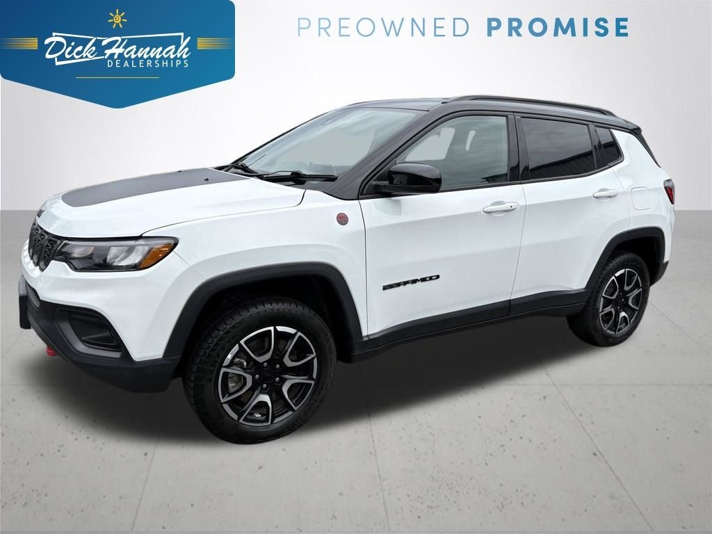 Used 2024 White Jeep Trailhawk image 1