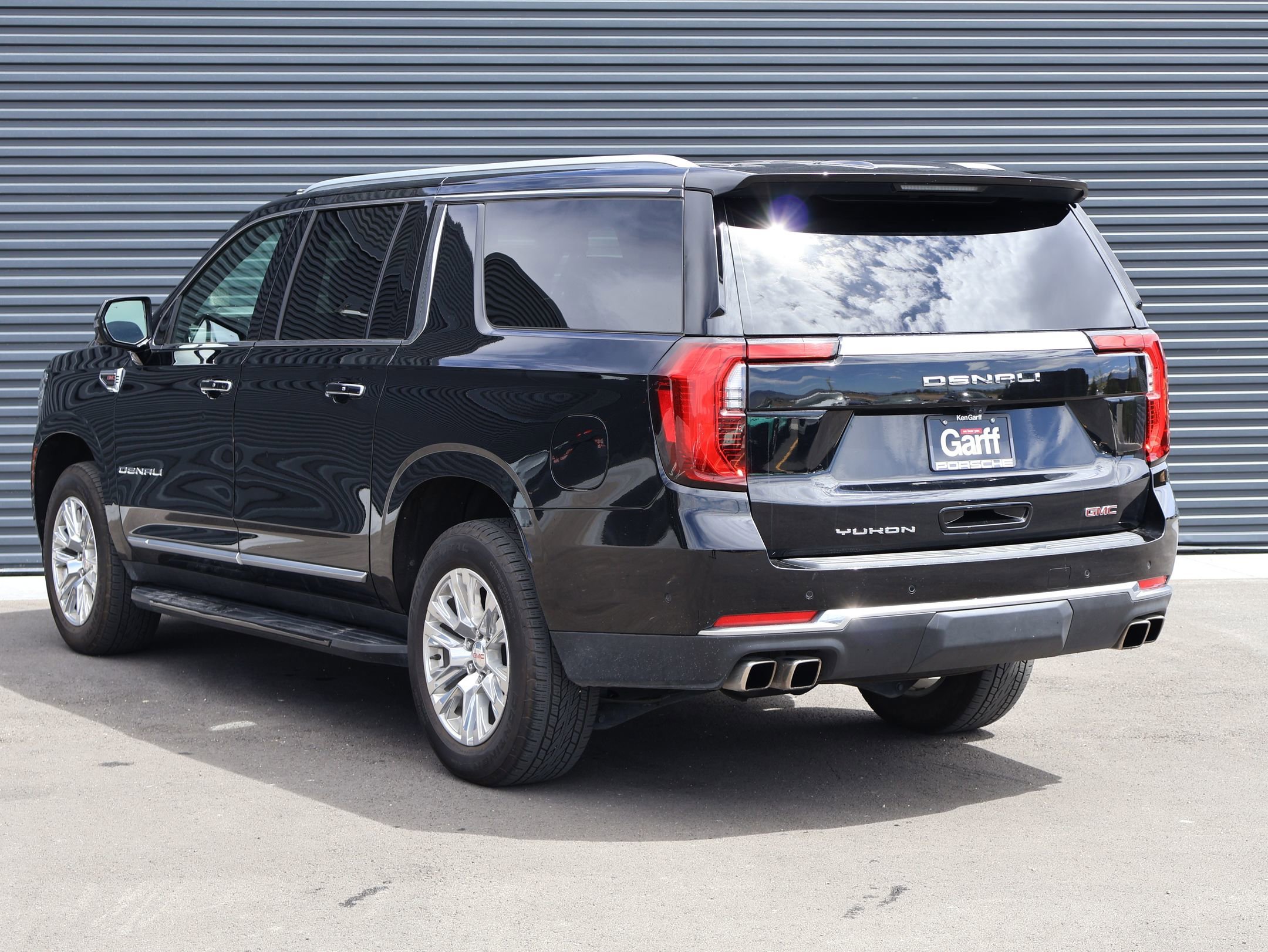Used 2025 Onyx Black GMC Denali image 7