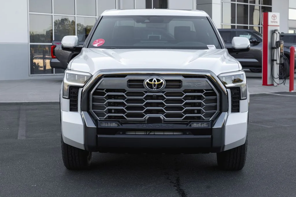 New 2026 Wind Chill Pearl <sup>1</sup> Toyota Tundra Platinum image 2