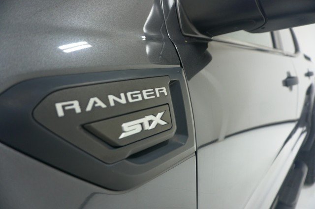 Used 2019 Magnetic Metallic Ford LARIAT image 13