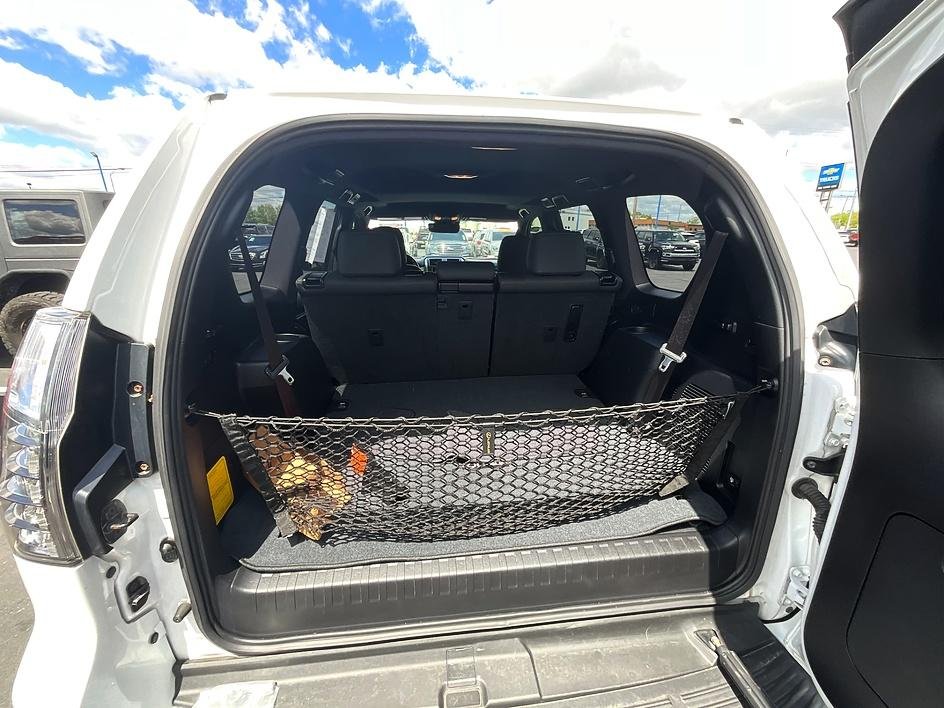 Used 2020 White Lexus 460 image 9