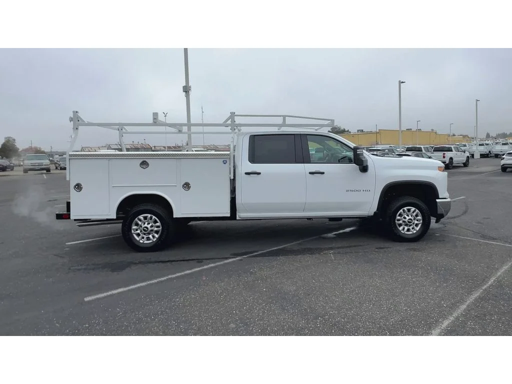 New 2026 Summit White Chevrolet WT image 13
