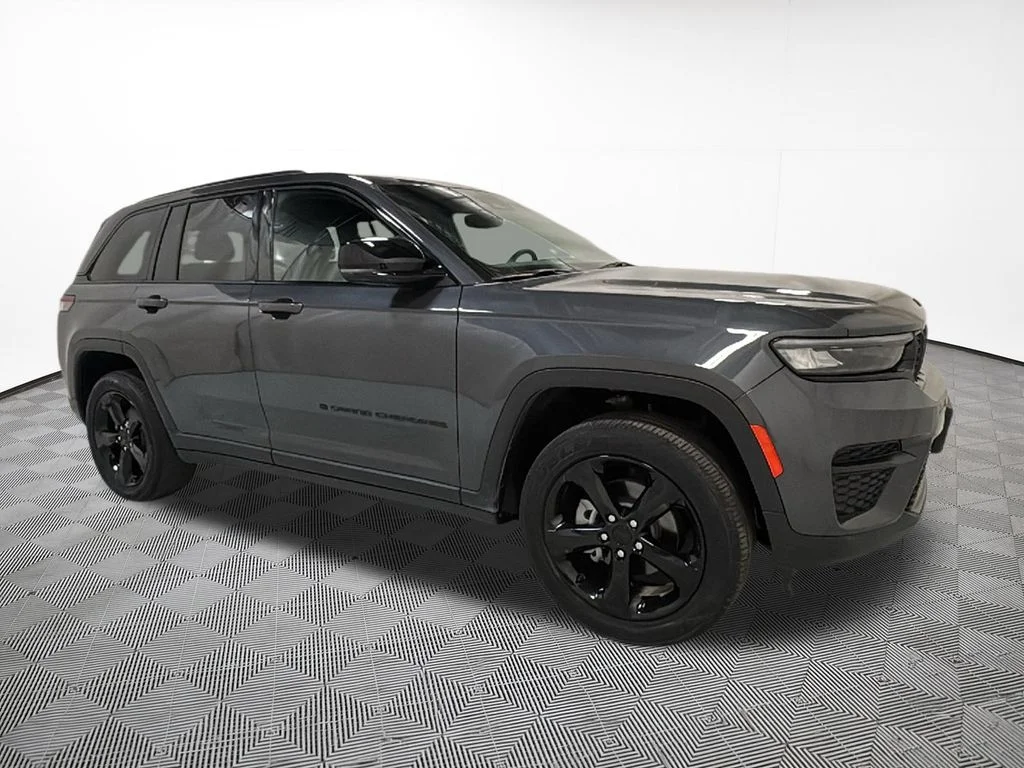 Certified Used 2023 Gray Jeep Altitude X image 5