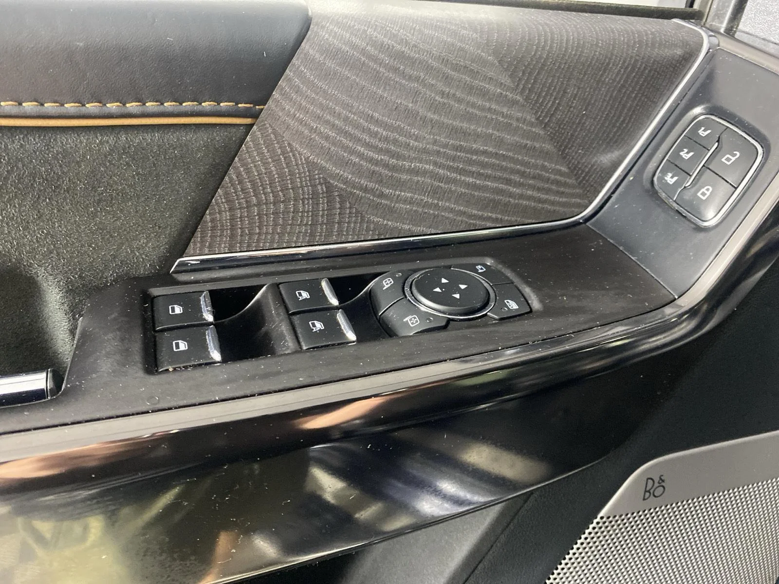 Used 2021 Smoked Quartz Metallic Tinted Clearcoat Ford Platinum image 15