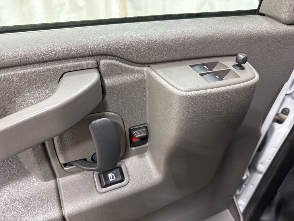 2024 GMC Savana Cargo Work Van - Photo 28