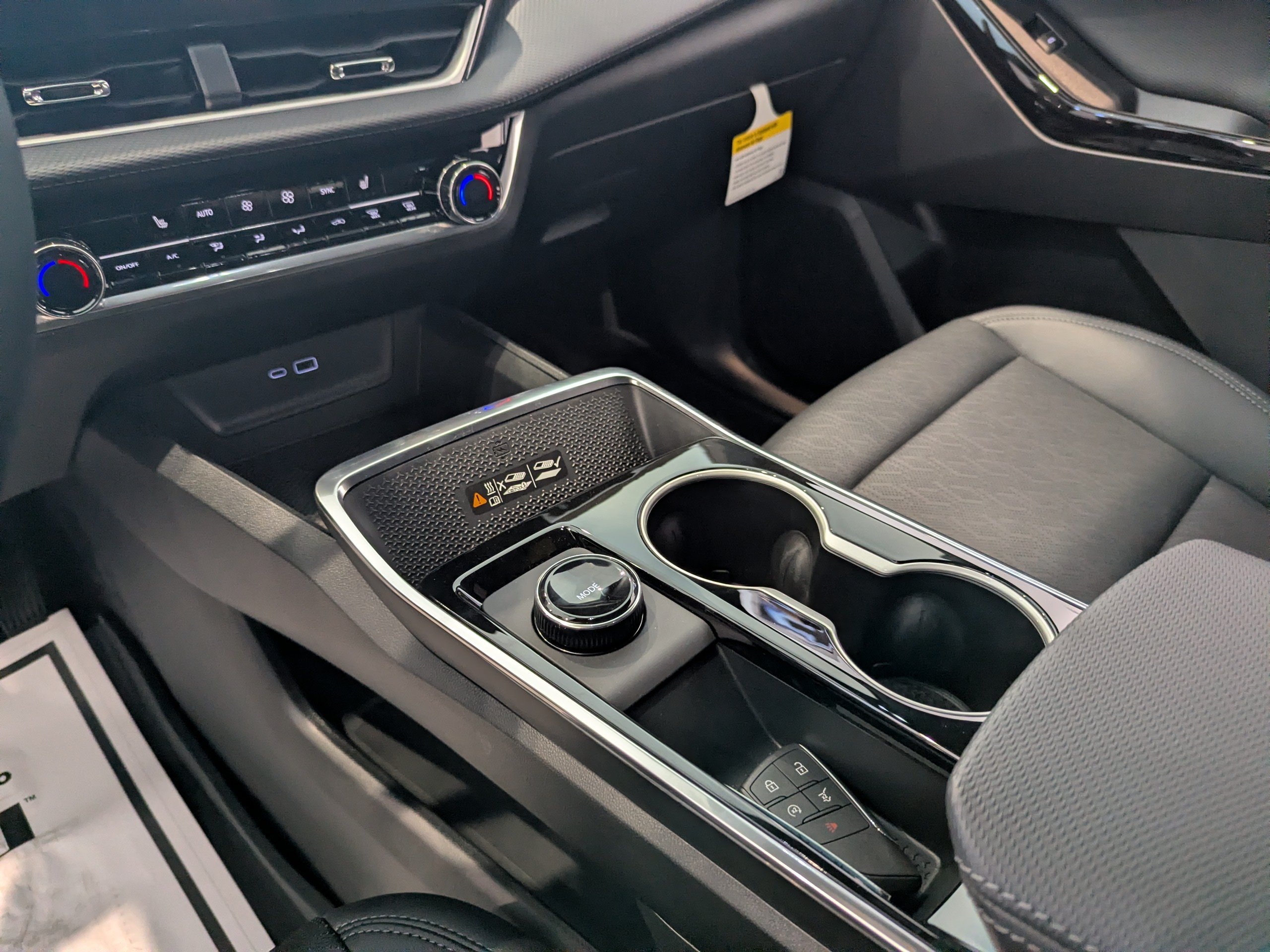 2027 Chevrolet Equinox LT - Photo 14