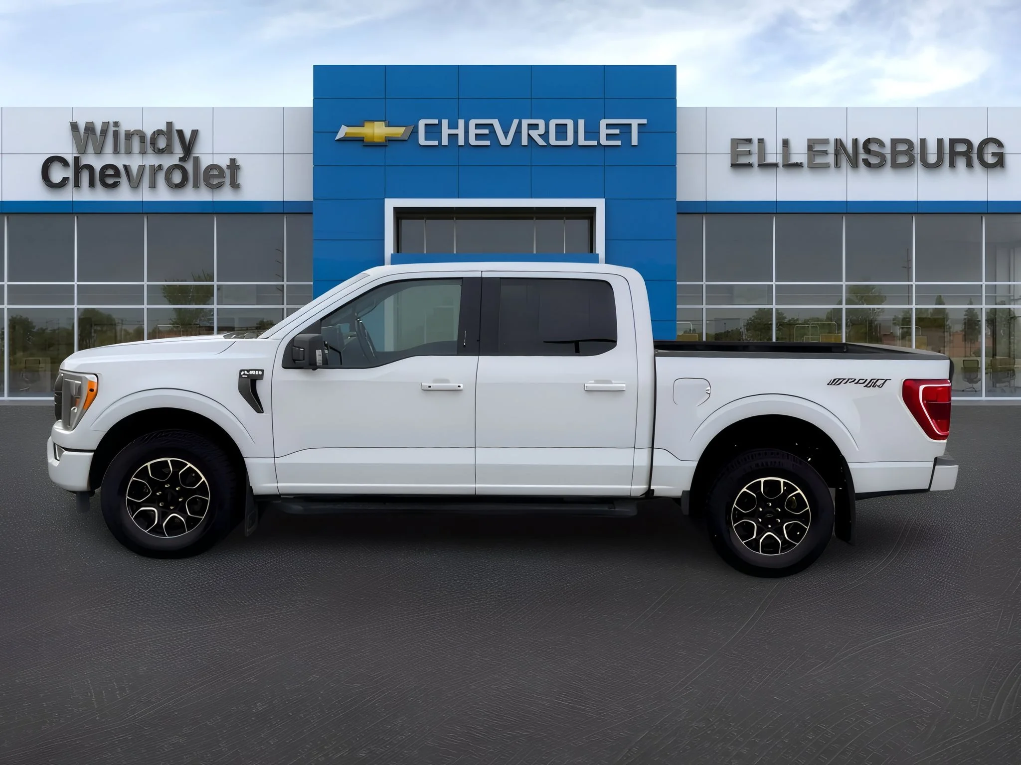 Used 2021 Oxford White Ford XLT image 4