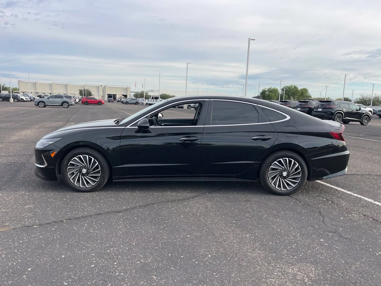 Used 2023 Onyx Black Hyundai SEL image 2
