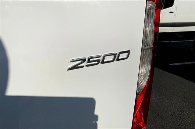 New 2026 Arctic White Mercedes-Benz Cargo 144 WB image 32