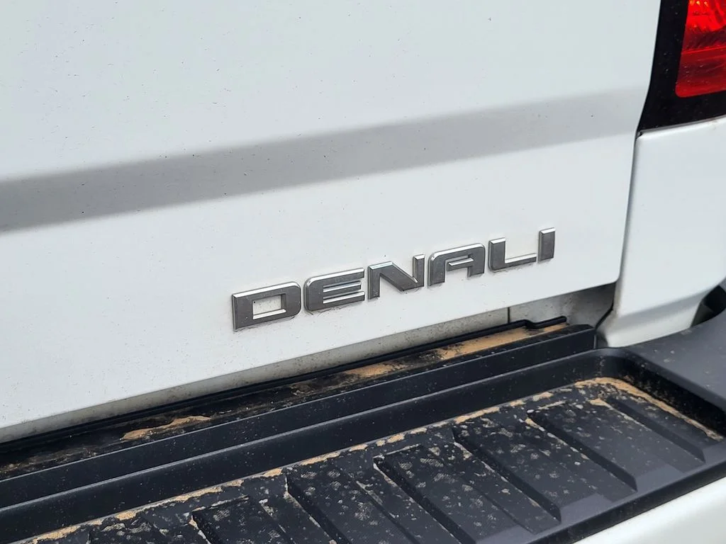 Used 2016 SUMMIT WHITE GMC Denali image 9