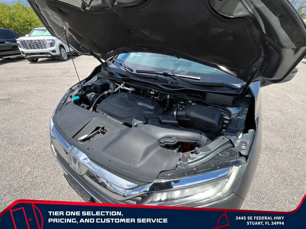 Used 2018 Green Honda Touring image 23