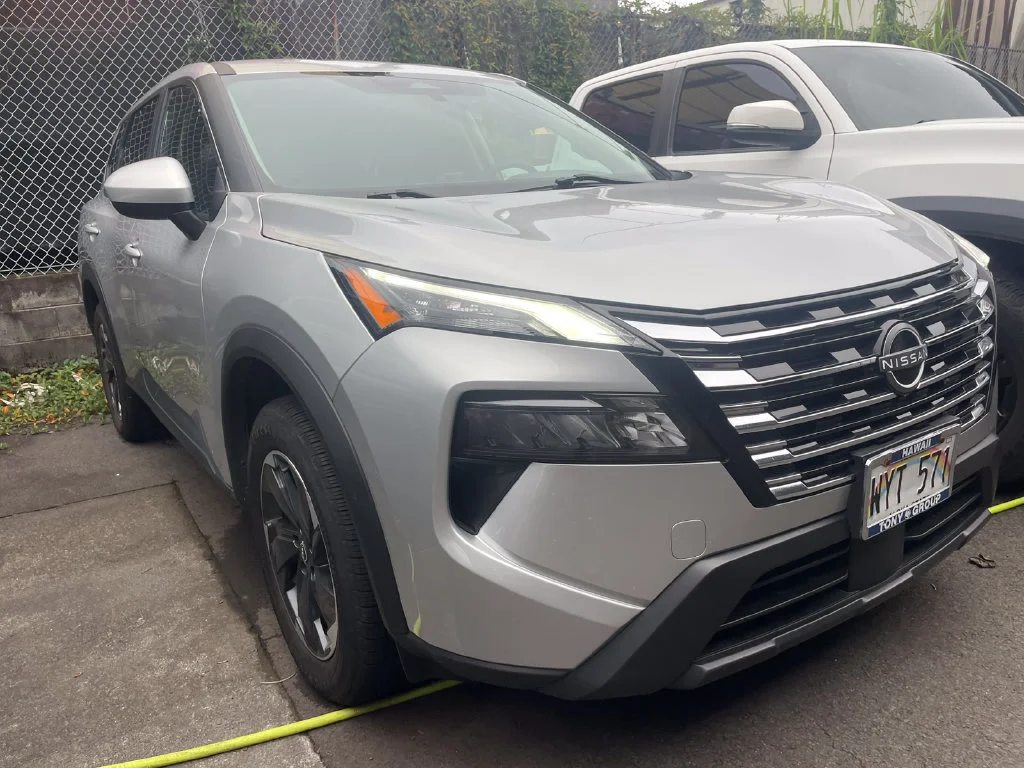 Used 2024 Silver Nissan SV image 3