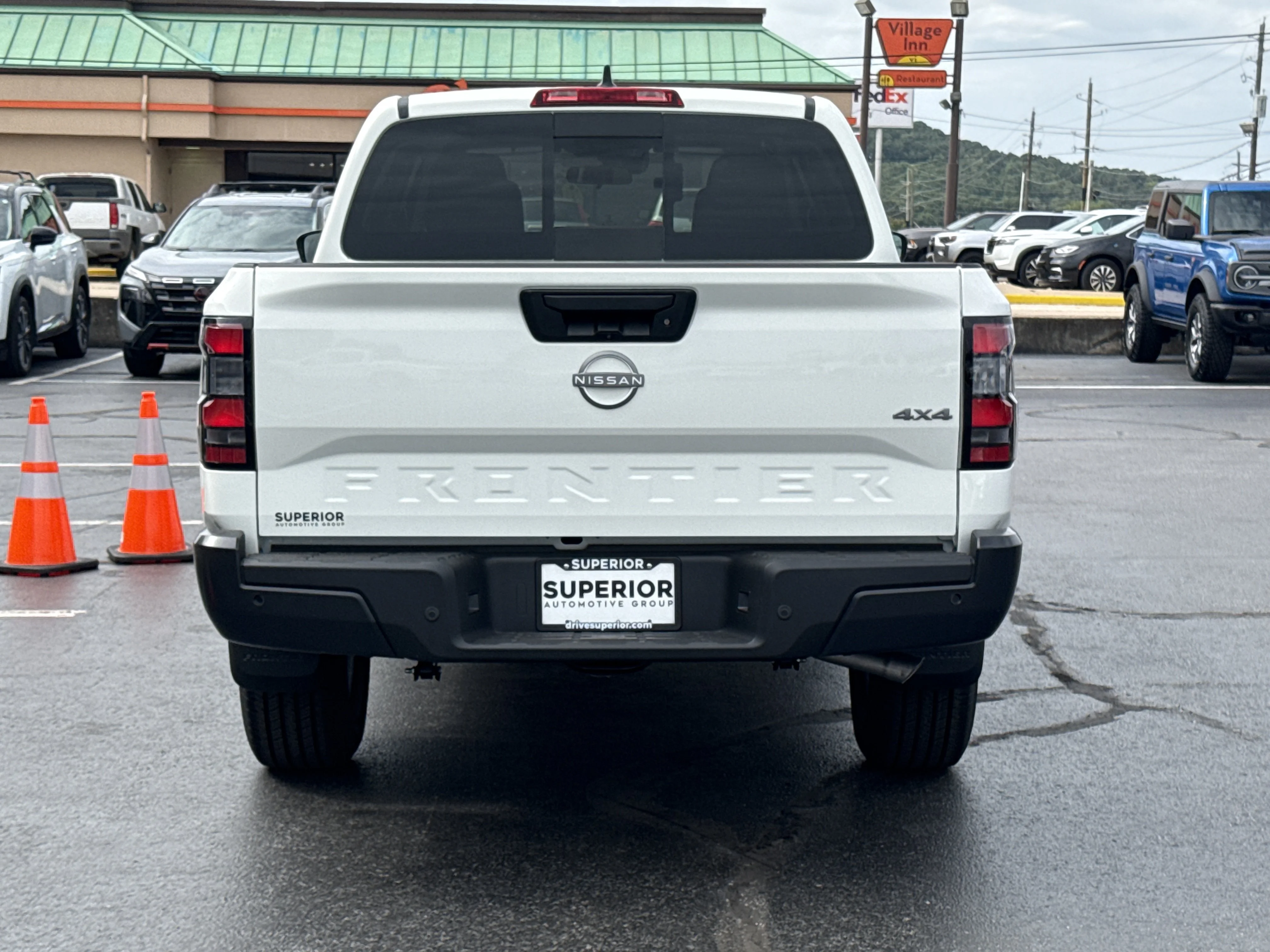 New 2026 Glacier White Nissan S 4WD image 4