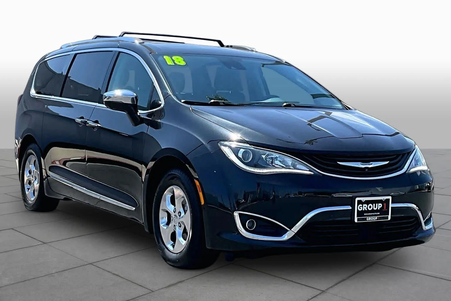 Used 2018 Brilliant Black Crystal Pearlcoat Chrysler Hybrid Limited image 2