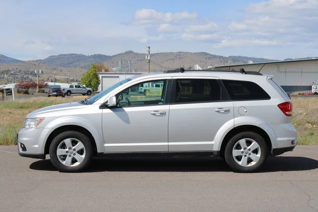 Used 2012 Silver Dodge SXT image 3
