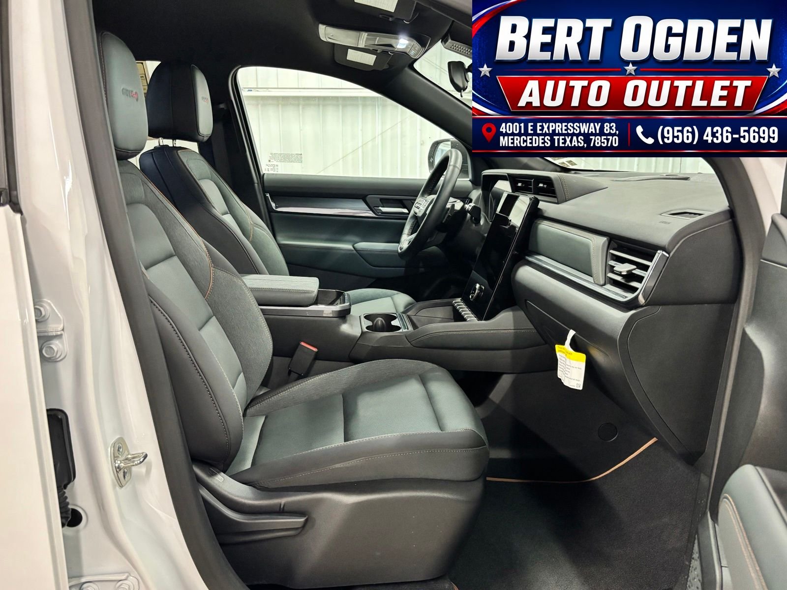 Used 2026 White GMC AT4 image 22