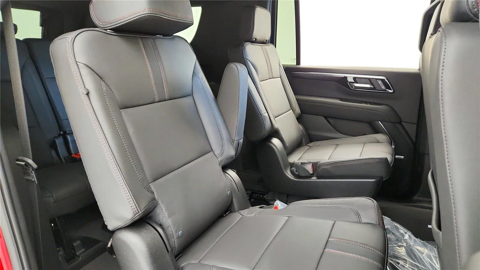 2026 Chevrolet Suburban RST - Photo 39