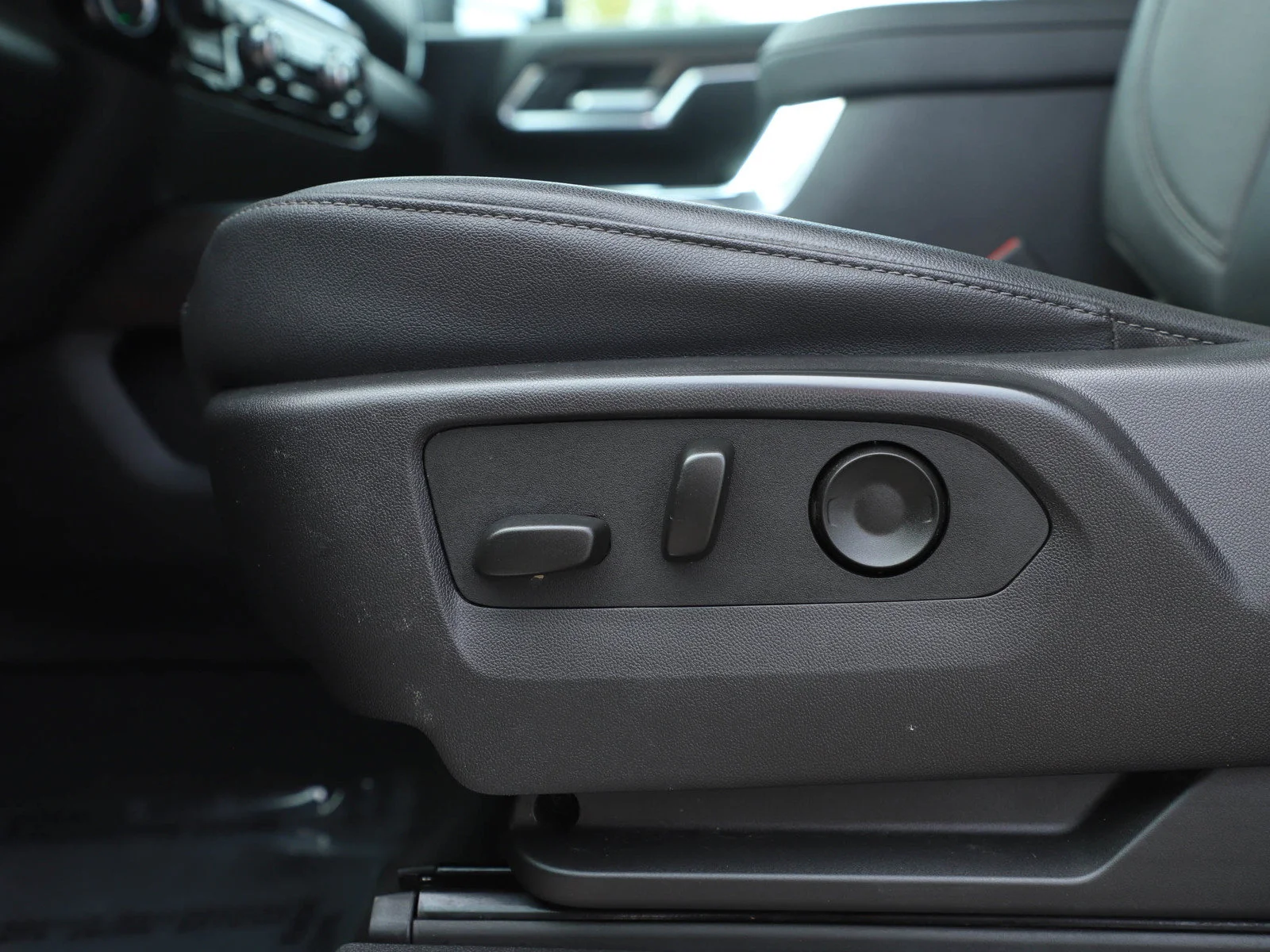 Used 2025 Sterling Metallic GMC SLT image 20