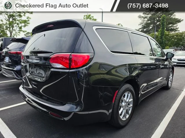 Used 2022 Brilliant Black Crystal Pearlcoat Chrysler LX image 6