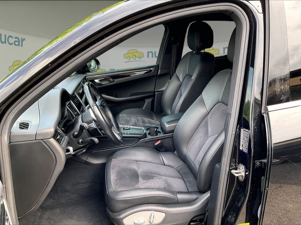 Used 2018 Black Porsche Base image 10